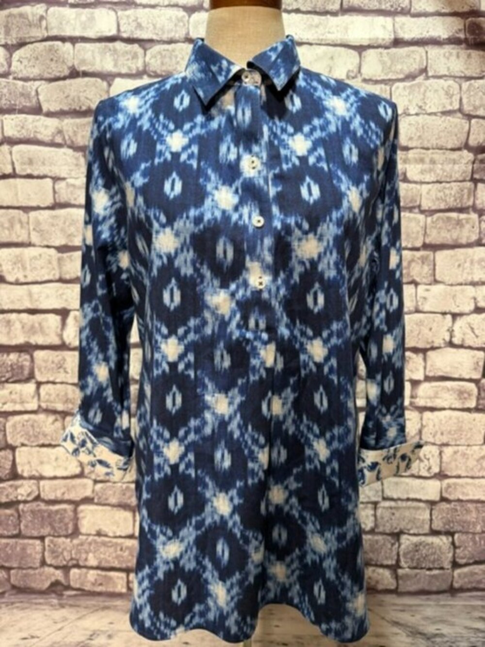 Chico's Blue & White No Iron Button Down Blouse/Tunic Size M